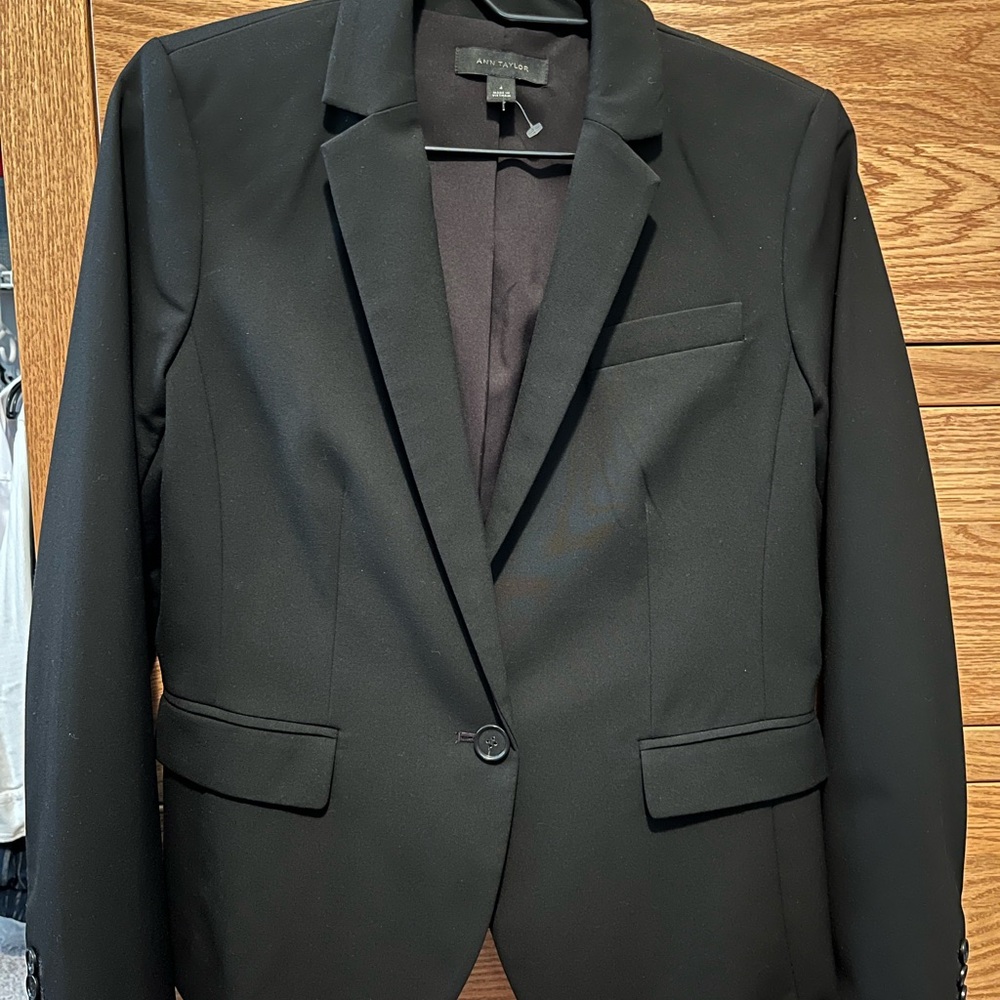 Beautifully tailored Black Ann Taylor Blazer NWT